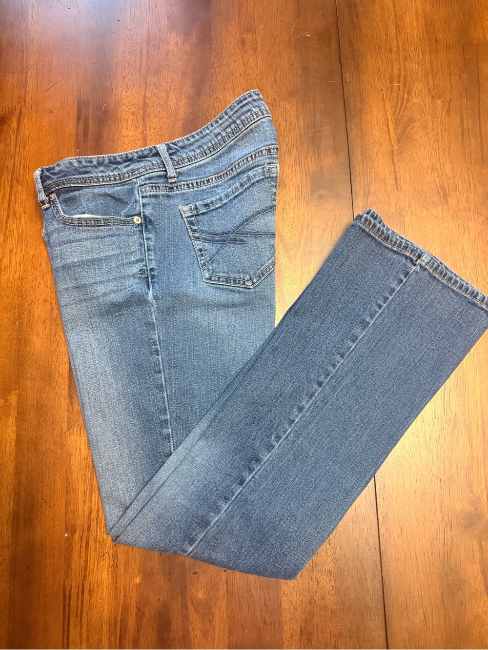 Aeropostale Women's Medium Blue Straight Leg Jeans Length Short